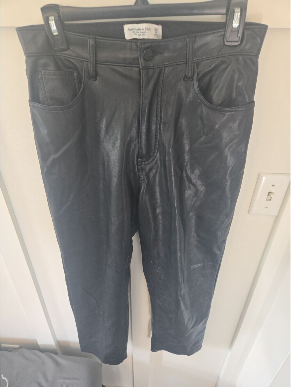 Abercrombie & Fitch Ultra High Rise Ankle Straight Vegan Leather Pants Size 29/8